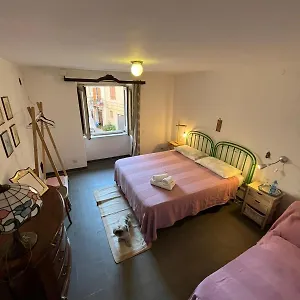 A P E House Bed & Breakfast